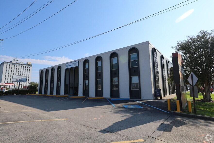 2121 N Causeway Blvd, Metairie, LA à vendre - Photo de l’immeuble – Image 2 sur 7