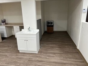 1761 W Romneya Dr, Anaheim, CA à louer Photo intérieure– Image 2 sur 19