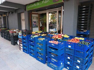 Plus de détails pour Plaça de Llívia, 5, Sabadell - Local commercial à louer