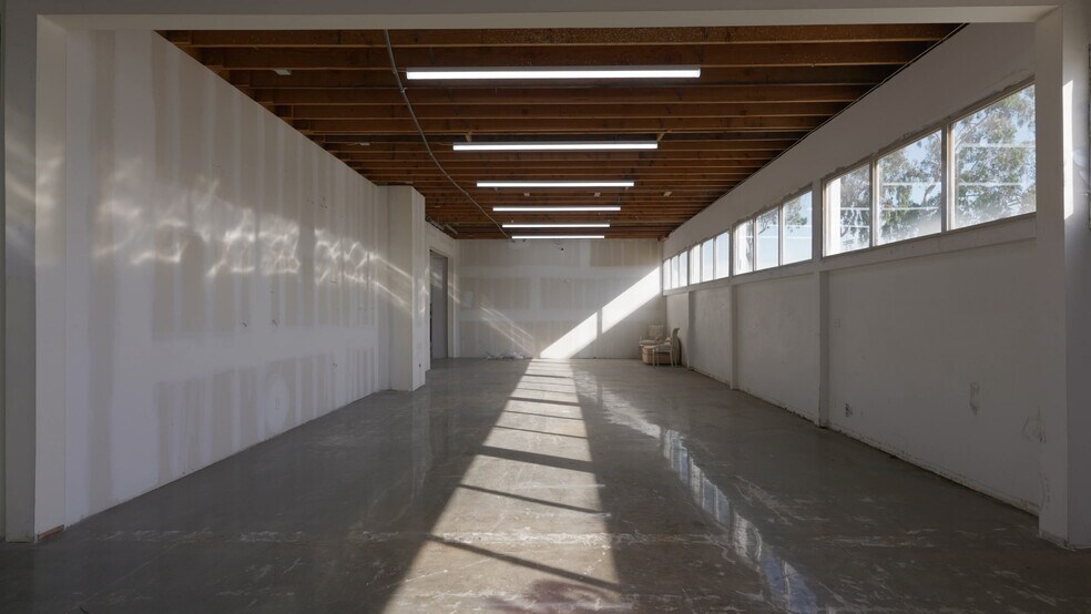 543 N Fairfax Ave, Los Angeles, CA à vendre - Vidéo sur l’annonce professionnelle – Image 2 sur 10