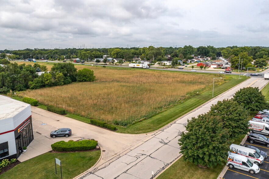 33 E Belmont Dr, Romeoville, IL à vendre - Aérien – Image 2 sur 7
