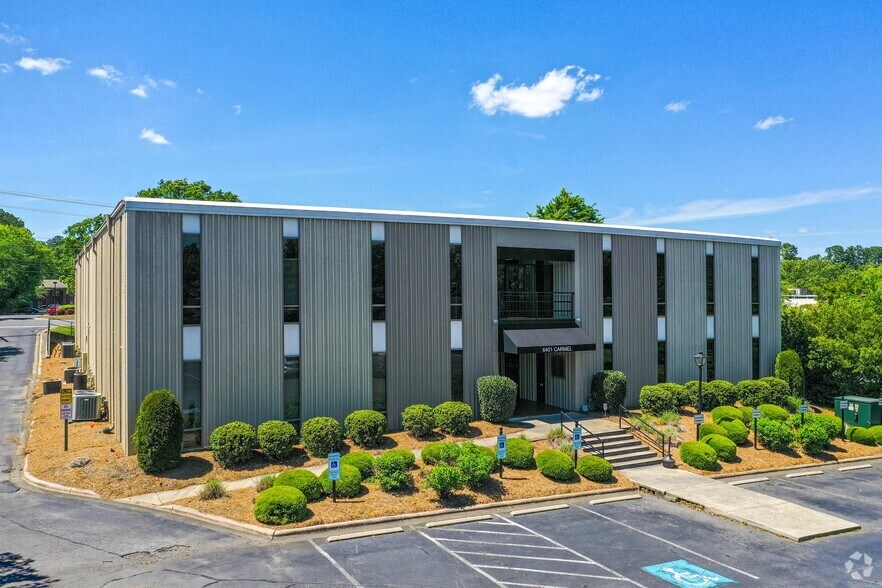 6401 Carmel Rd, Charlotte, NC à vendre - Photo de l’immeuble – Image 1 sur 15