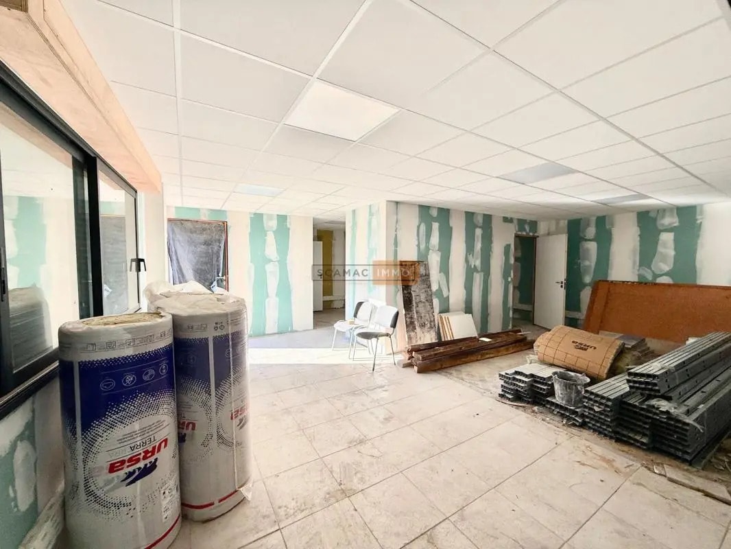 Bureau dans Saint-Raphaël à louer Photo de la construction– Image 1 sur 7