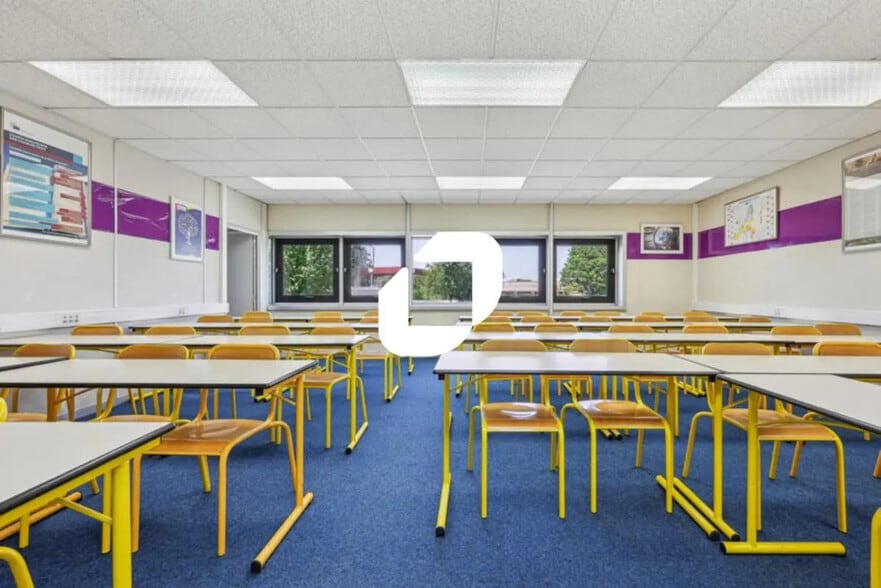 Bureau dans Lognes à louer - Photo de l’immeuble – Image 2 sur 14