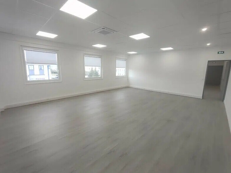 Bureau dans Saint-Quentin-Fallavier à vendre - Photo intérieure – Image 2 sur 7
