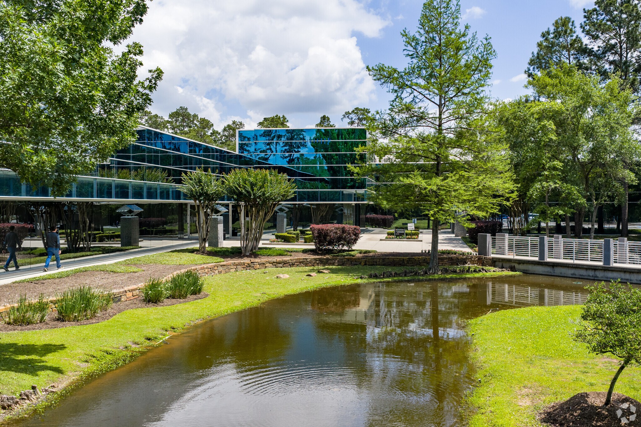 2700 Research Forest Dr, The Woodlands, TX à louer Photo de l’immeuble– Image 1 sur 28