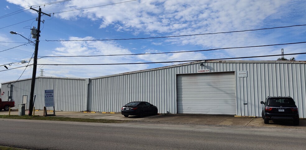 236 Old Angleton Rd, Clute, TX à louer - Photo de l’immeuble – Image 2 sur 3
