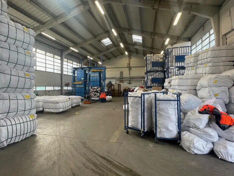 Bureau dans Vernon à louer - Photo intérieure – Image 2 sur 5