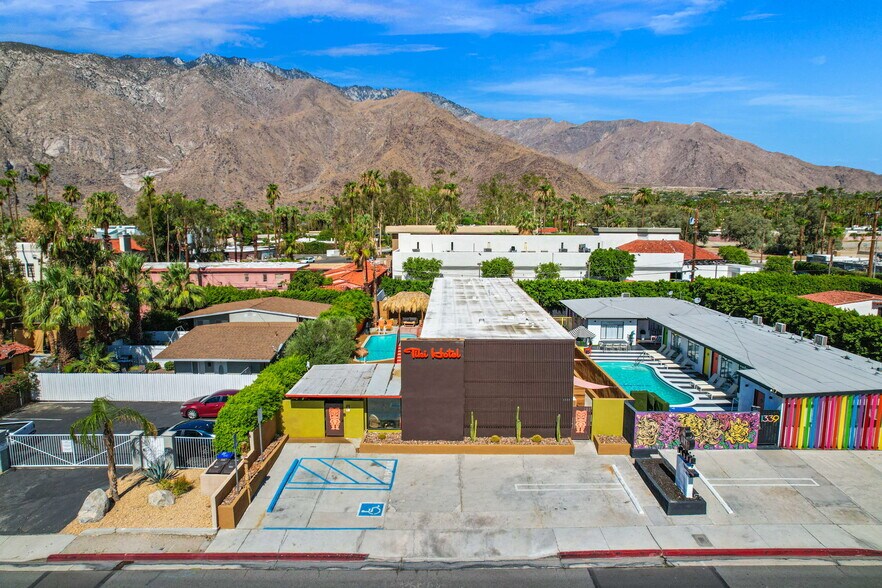 1333 N Indian Canyon Dr, Palm Springs, CA à vendre - Photo de l’immeuble – Image 3 sur 8