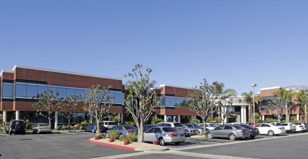 9121 Haven Ave, Rancho Cucamonga, CA à louer - Photo de l’immeuble – Image 1 sur 5