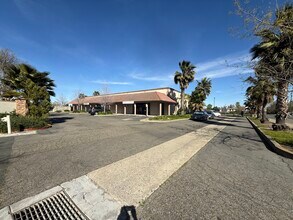 5601 66th Ave, Sacramento, CA à louer Photo intérieure– Image 2 sur 2