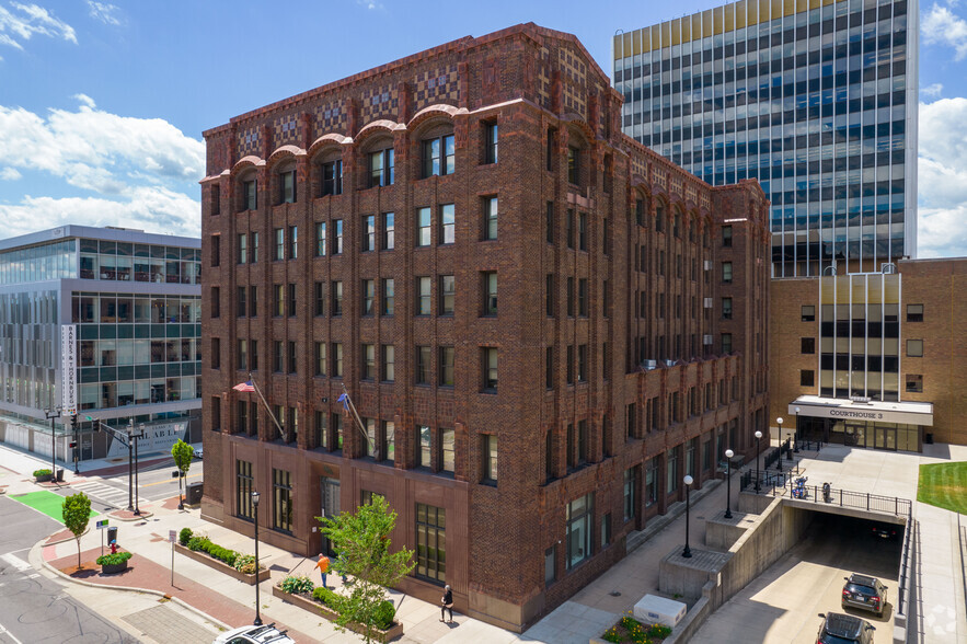 205 W Jefferson Blvd, South Bend, IN à louer - Photo de l’immeuble – Image 2 sur 9