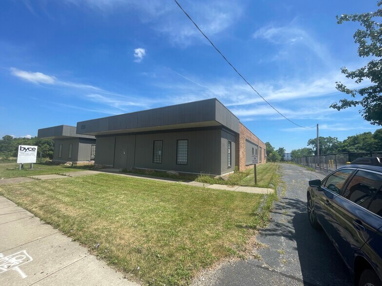 755 Wick Ave, Youngstown, OH à vendre - Photo de l’immeuble – Image 3 sur 36