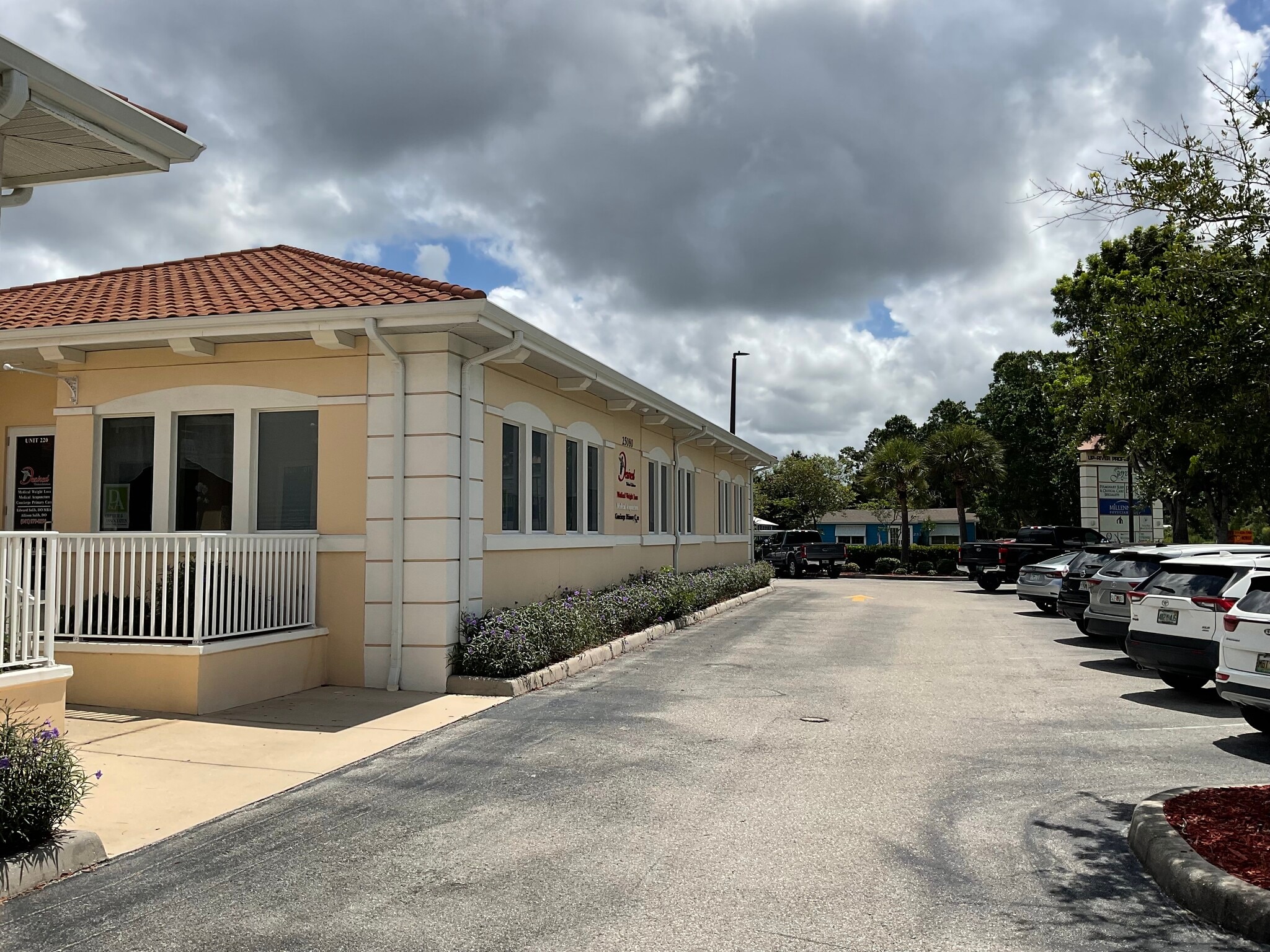 25080 Olympia Ave, Punta Gorda, FL à louer Photo de l’immeuble– Image 1 sur 12