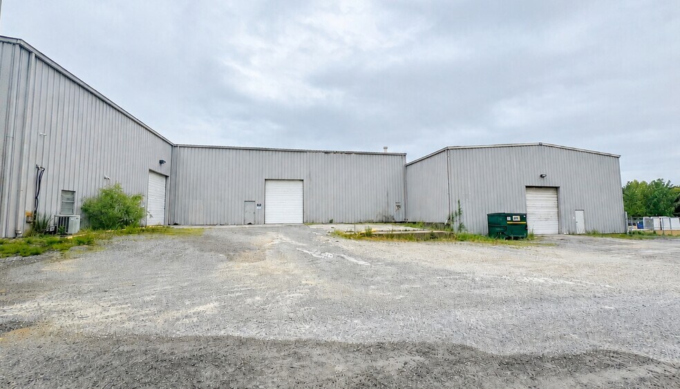 8324 Eagle Dr, Mechanicsville, VA à louer - Photo de l’immeuble – Image 2 sur 9