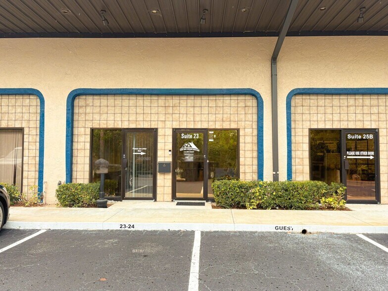 12165 Metro Pky, Fort Myers, FL à vendre - Photo de l’immeuble – Image 2 sur 21