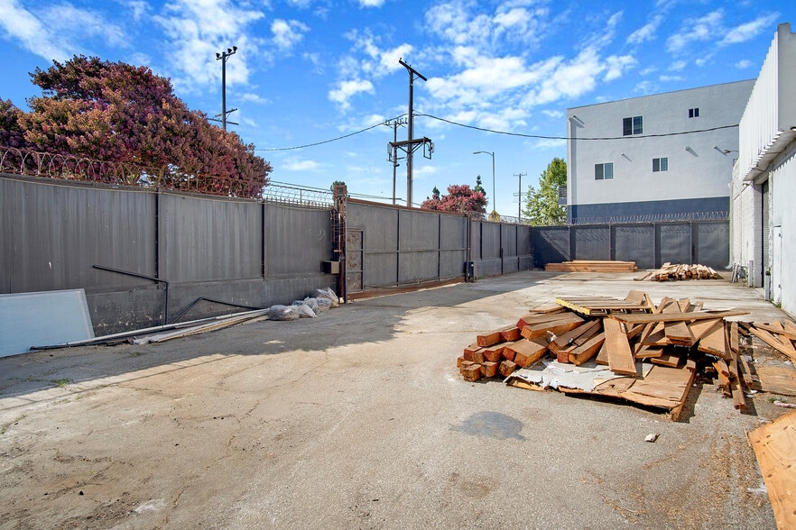 3711 S San Pedro St, Los Angeles, CA à louer - Photo de l’immeuble – Image 2 sur 15