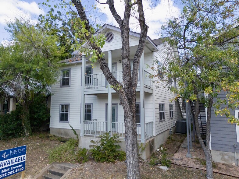 1702 & 1704 W 6th St portefeuille de 2 biens à vendre sur LoopNet.fr - Photo principale – Image 2 sur 6