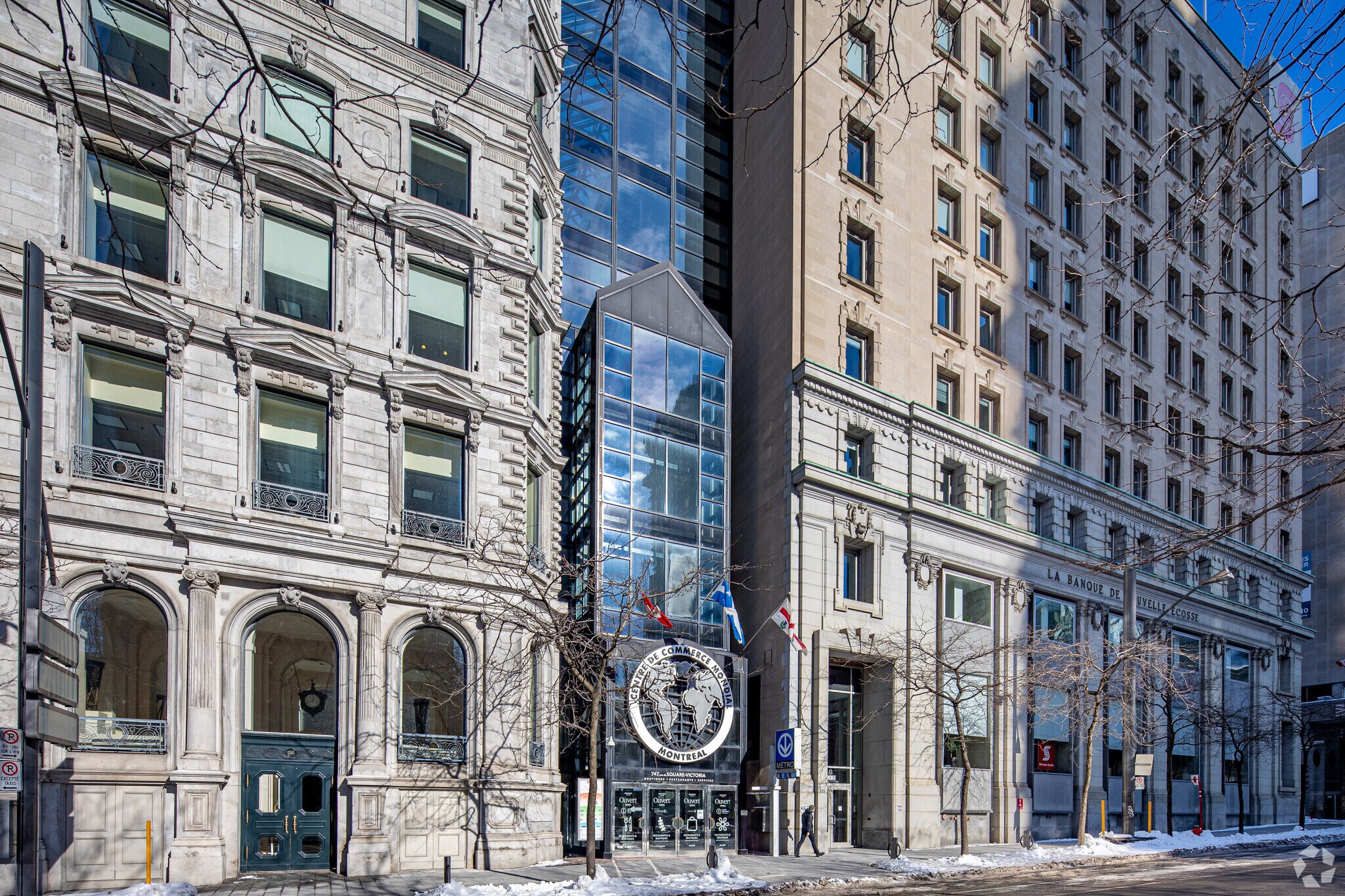747 Rue Du Square-Victoria, Montréal, QC à louer Photo principale– Image 1 sur 4