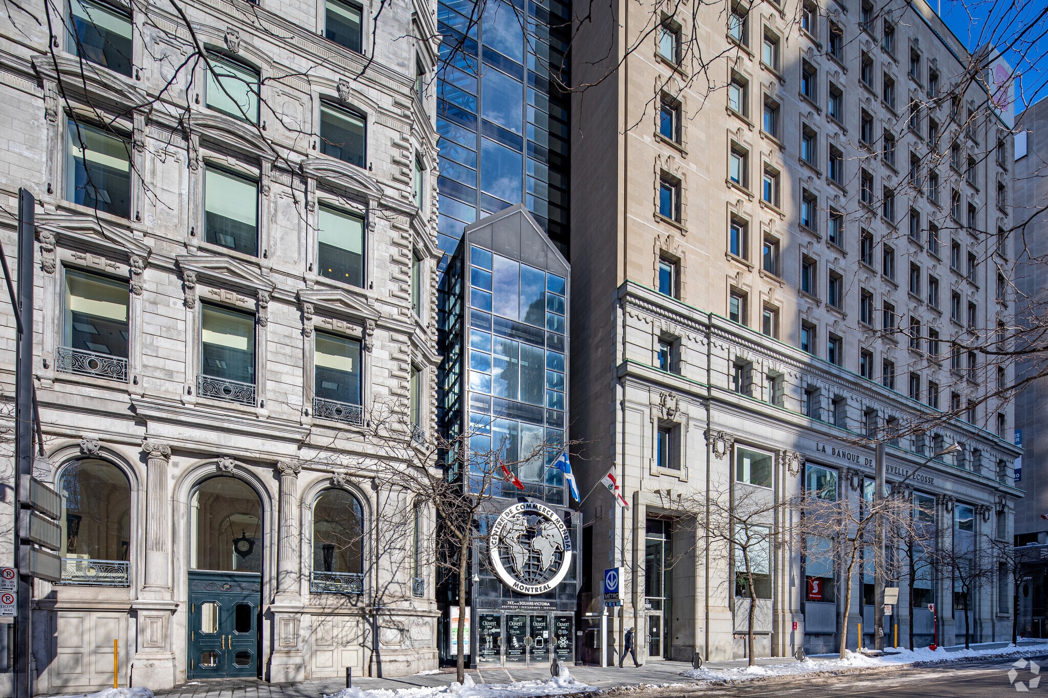 747 Rue Du Square-Victoria, Montréal, QC à louer Photo principale– Image 1 sur 4