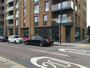 Plough Way, Londres à louer Photo de l’immeuble– Image 2 sur 4