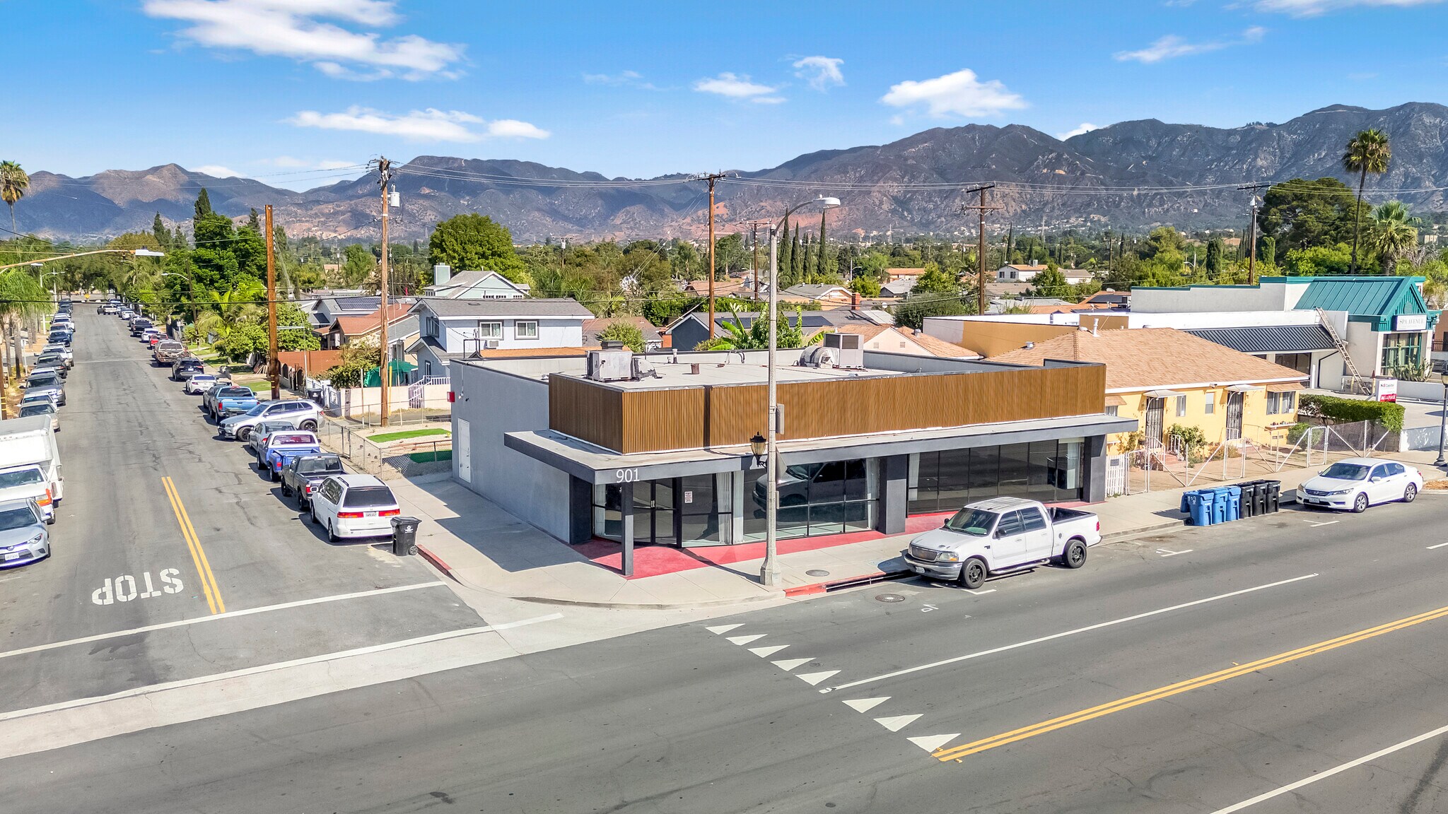 901 N Maclay Ave, San Fernando, CA à vendre Photo de l’immeuble– Image 1 sur 25