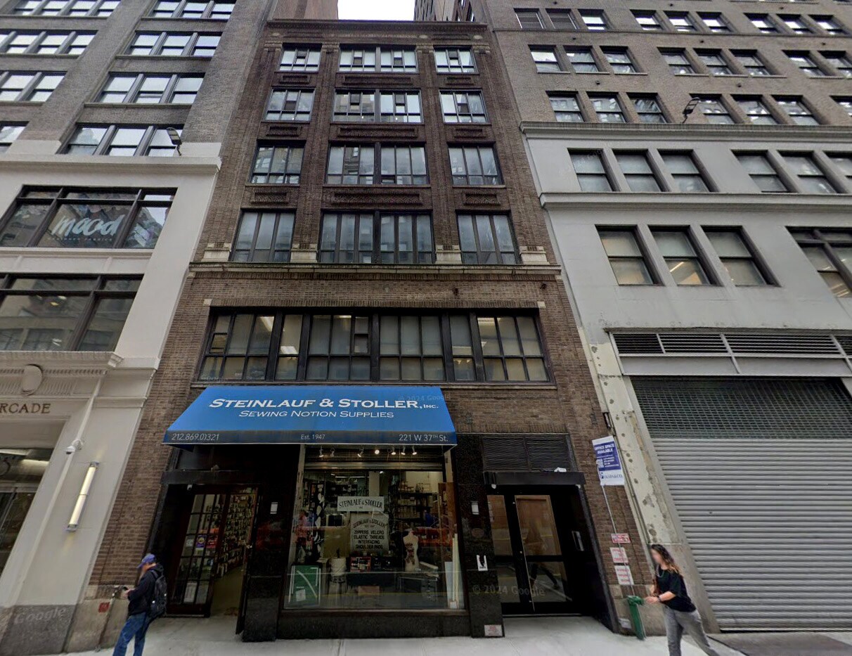 221 W 37th St, New York, NY à louer Photo principale– Image 1 sur 4