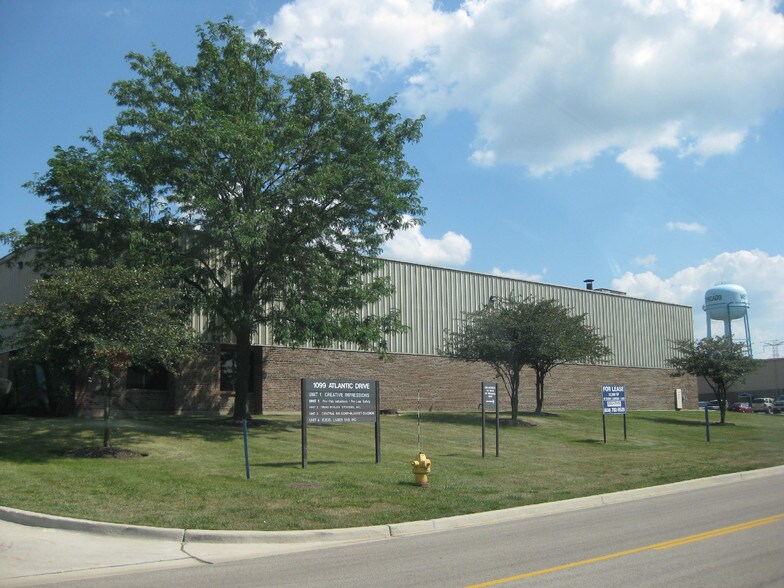 1099 Atlantic Dr, West Chicago, IL à louer - Photo de l’immeuble – Image 1 sur 1