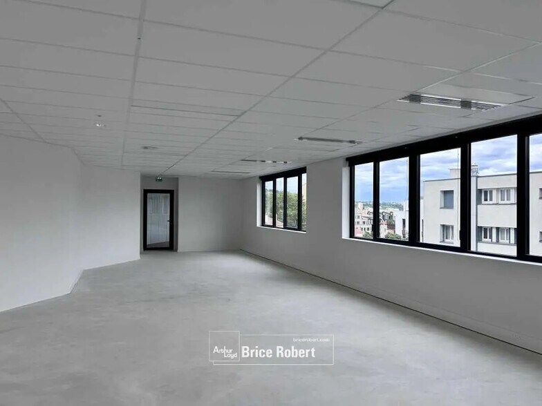 Bureau dans Tassin-la-Demi-Lune à vendre - Photo de l’immeuble – Image 3 sur 18