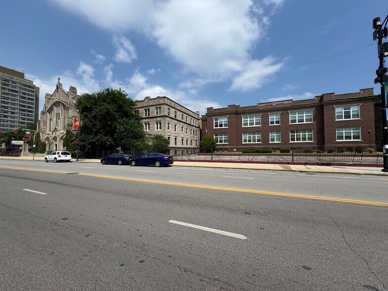 1000 47th St, Chicago, IL à vendre - Photo de l’immeuble – Image 2 sur 10