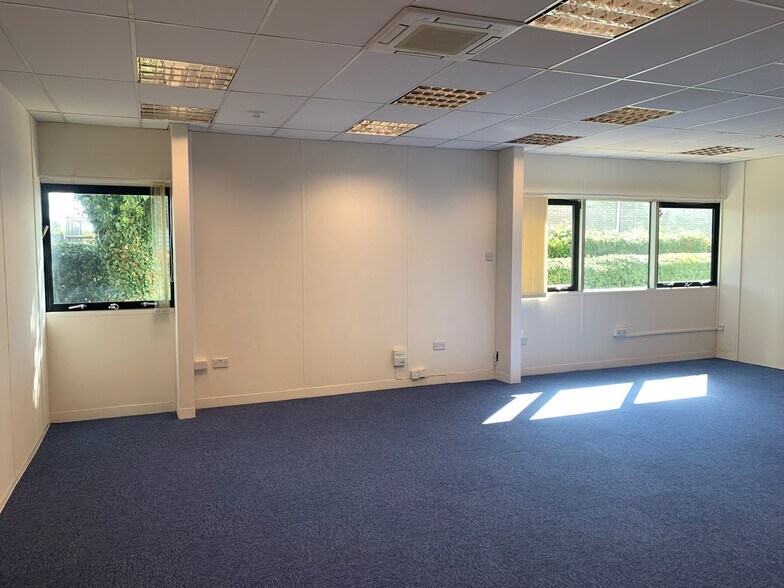 1-3 Bond Ave, Milton Keynes à louer - Photo de l’immeuble – Image 3 sur 15