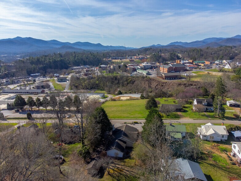 156 White Oak St, Franklin, NC à vendre - Photo de l’immeuble – Image 3 sur 42