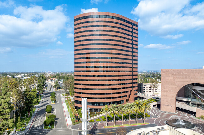 Plus de détails pour 650 Town Center Dr, Costa Mesa, CA - Bureau, Bureau/Local commercial à louer