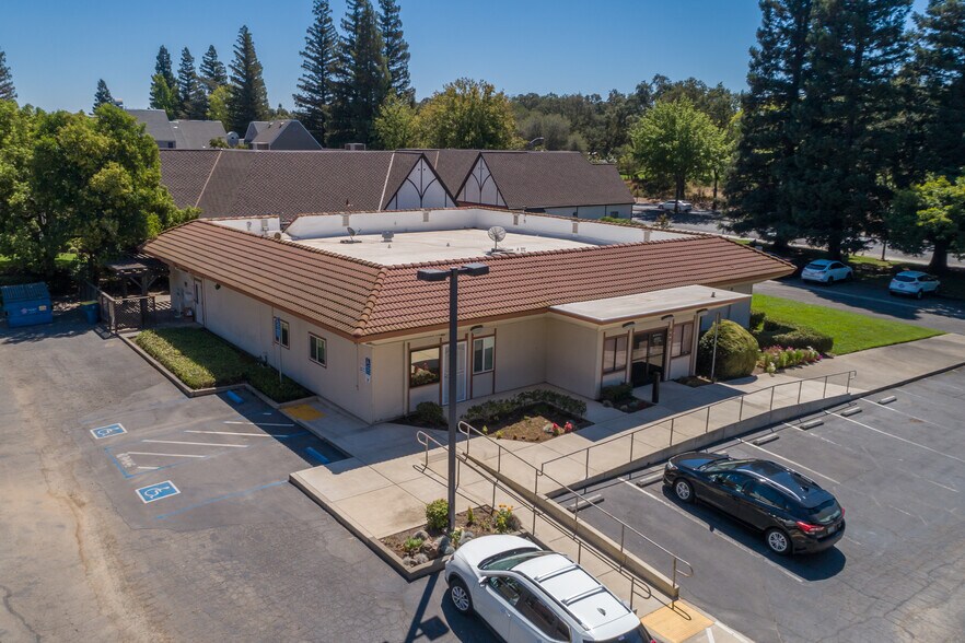 8001 Madison Ave, Citrus Heights, CA à louer - Aérien – Image 2 sur 23