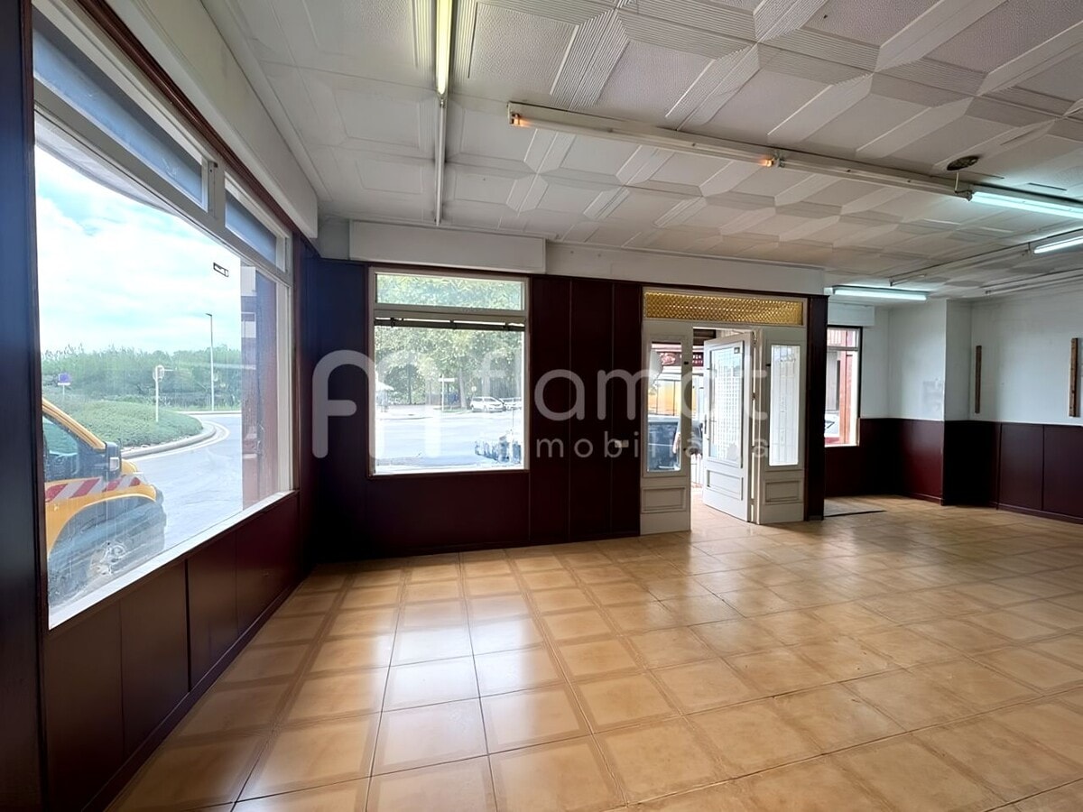 Blanes, GER 17300 - Lot 1 - - Photo intérieure - Image 1 of 13