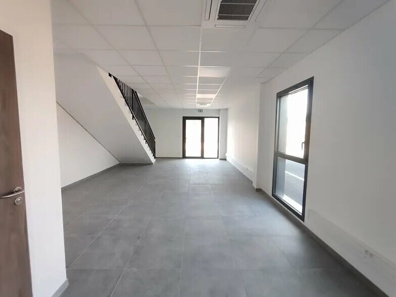 Local d'activités dans Villette-d'Anthon à vendre - Photo intérieure – Image 3 sur 9