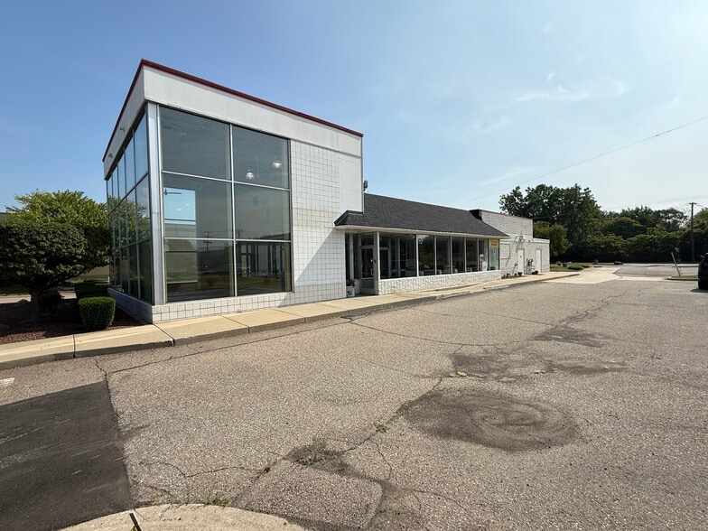 24020 Orchard Lake Rd, Farmington Hills, MI à louer - Photo de l’immeuble – Image 3 sur 5
