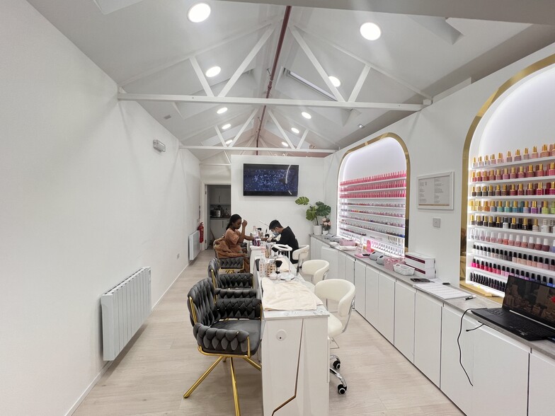 51 Chalk Farm Rd, Londres à vendre - Photo intérieure – Image 2 sur 8