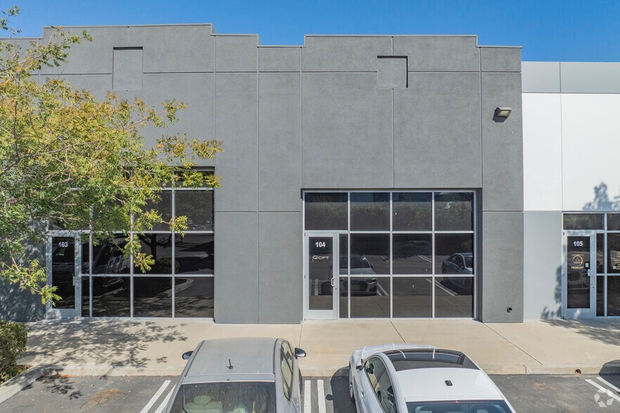 280 E Larch Rd, Tracy, CA à louer - Photo de l’immeuble – Image 2 sur 14