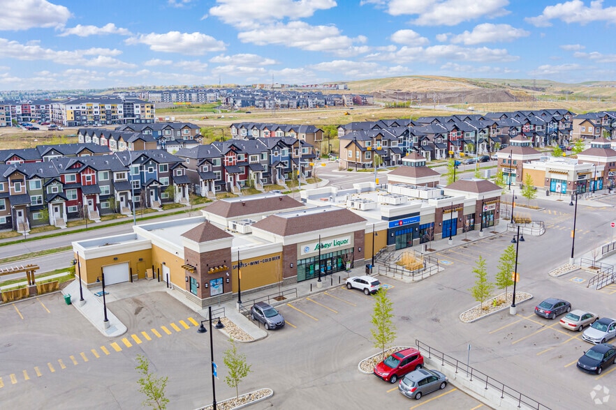 8 Nolan Hill Blvd NW, Calgary, AB à louer - Aérien – Image 2 sur 5