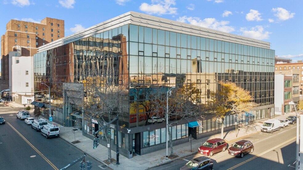 100 Fairfield Ave, Bridgeport, CT à louer - Photo de l’immeuble – Image 1 sur 12