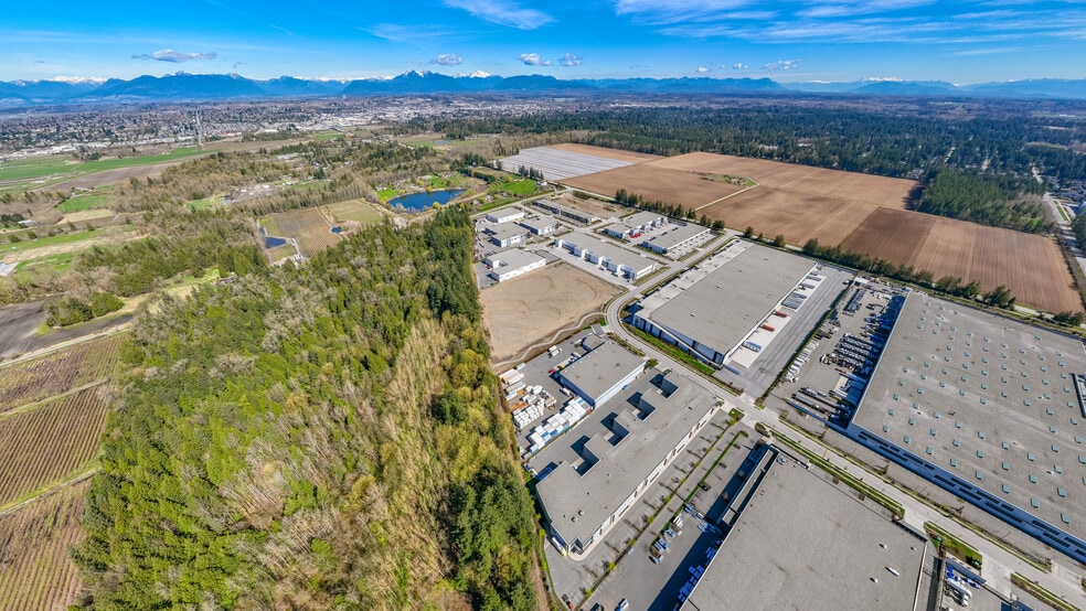 19035 38 Av, Surrey, BC à vendre - Photo de l’immeuble – Image 3 sur 5