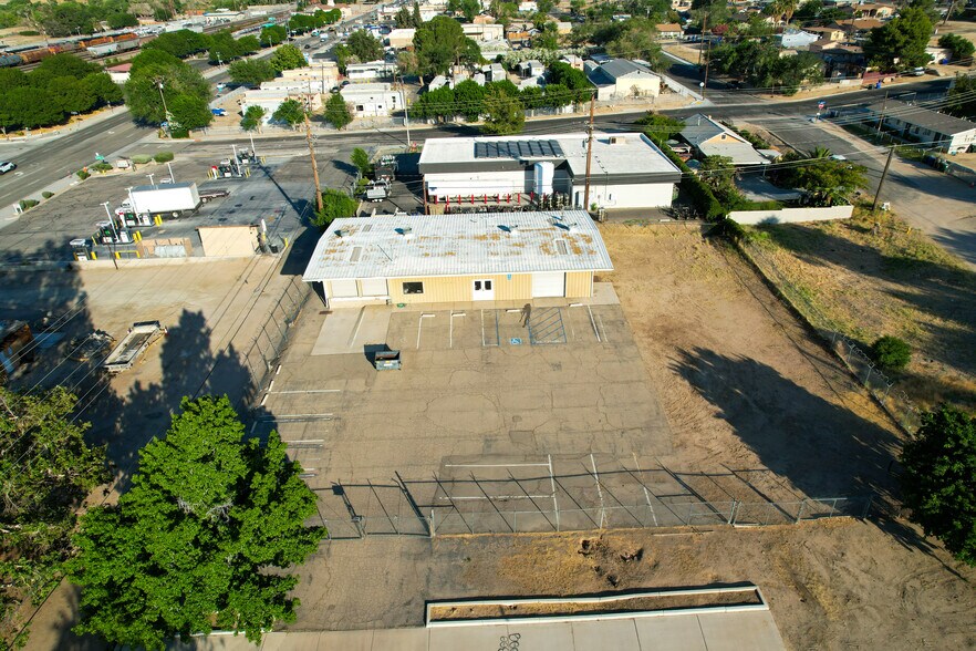 15691 1st St, Victorville, CA à louer - Photo de l’immeuble – Image 3 sur 9