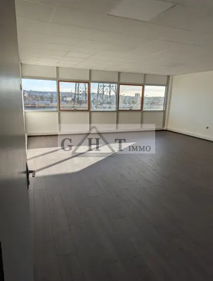Bureau dans Neuilly-sur-Marne à vendre - Photo intérieure – Image 1 sur 1