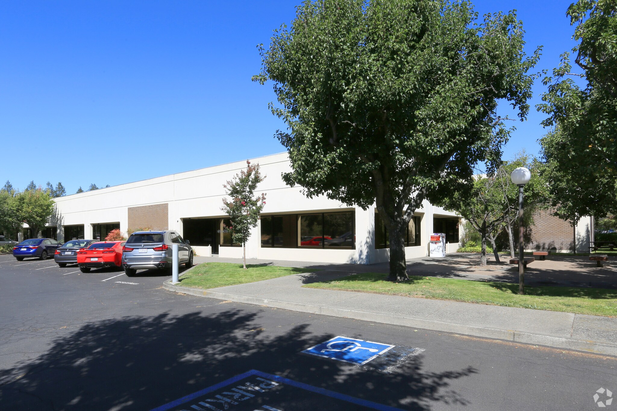 1160 Industrial Ave, Petaluma, CA à louer Photo principale– Image 1 sur 9