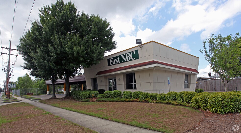 3875 Gen De Gaulle Dr, New Orleans, LA à louer - Photo principale – Image 1 sur 2