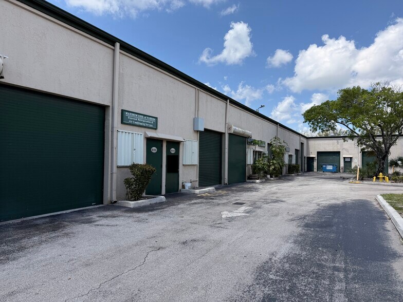 1791 Blount Rd, Pompano Beach, FL à vendre - Photo de l’immeuble – Image 3 sur 13