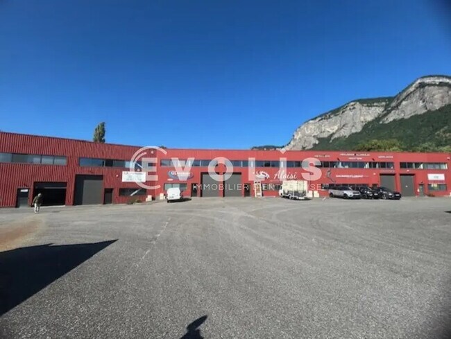 Plus de détails pour Local d’activités à vendre