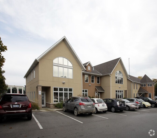 1290 Cornwall Rd, Oakville, ON à louer - Photo de l’immeuble – Image 2 sur 2