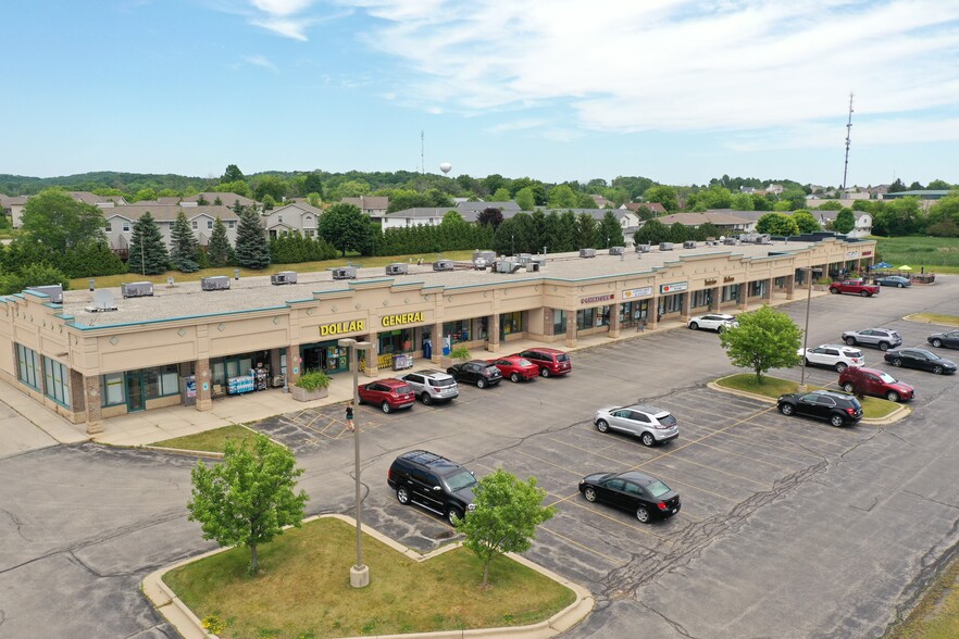 1024-1060 E Commerce Blvd, Slinger, WI à louer - Photo de l’immeuble – Image 3 sur 4